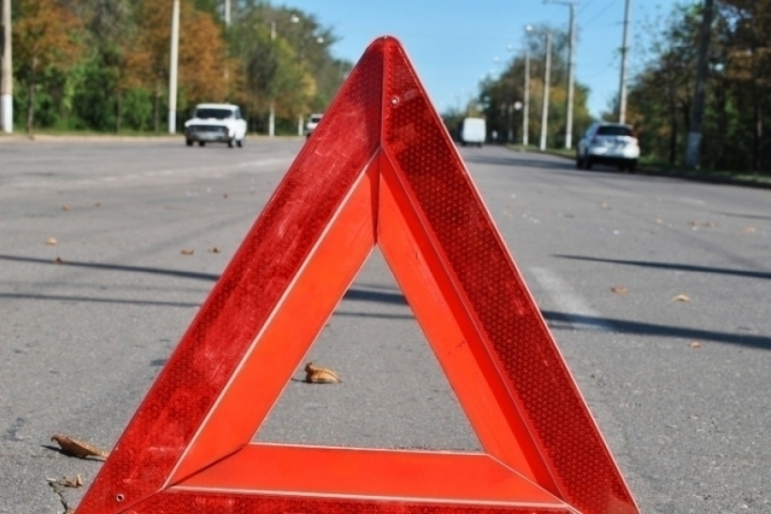 В Волгограде за сутки под колеса авто попали две женщины 