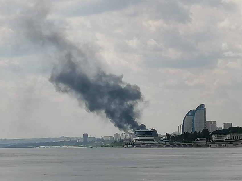 Крупный пожар вспыхнул в деловой части Волгограда