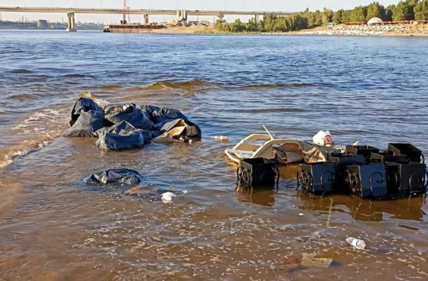Глава района получил взбучку за мусор на пляже с шикарным видом на Волгоград