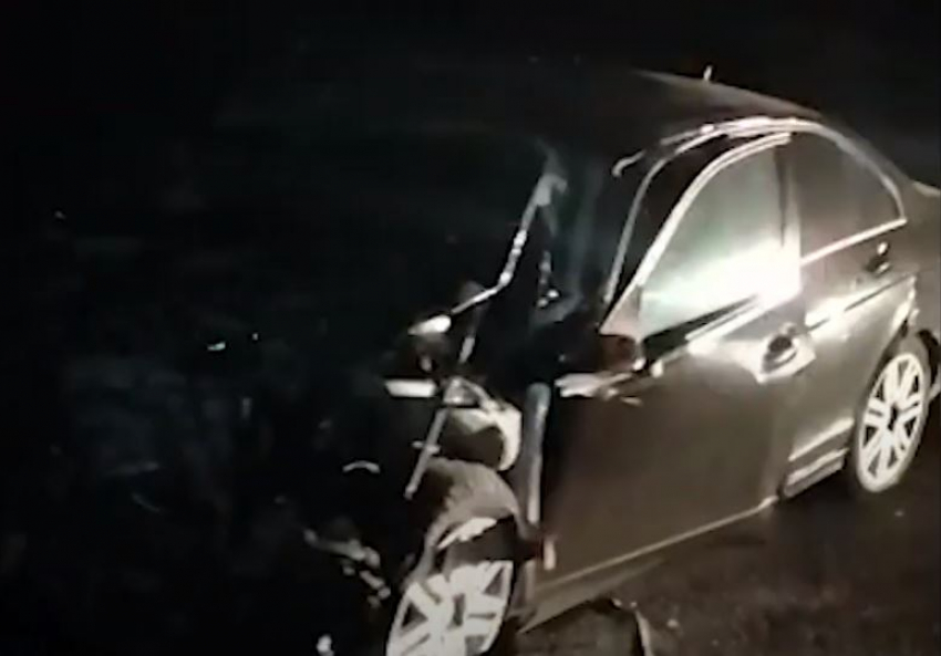 Водитель Mercedes погиб на месте, протаранив Land Cruiser в Волгоградской области: последствия ДТП попали на видео
