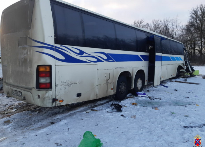 Подробности состояния пострадавших в ДТП с автобусом, бензовозом и грузовиком в Волгоградской области