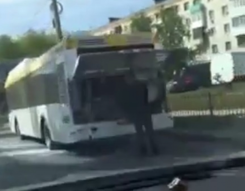 В центре Волгограда горел автобус «Питеравто» с пассажирами