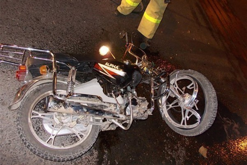 Под Волгоградом 25-летняя автоледи протаранила мопед: погиб 21-летний парень