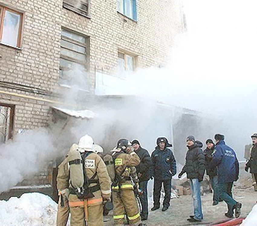 В Волгограде рабочие подожгли пятиэтажку по время ремонта труб в подвале