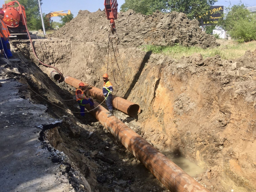 Волгоградцам показали кусок трубы, оставивший без воды 14 тысяч человек