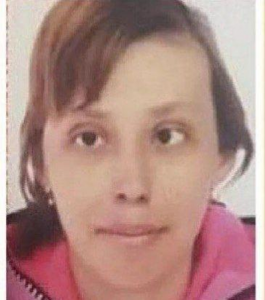 Год разыскивают волгоградку с косоглазием