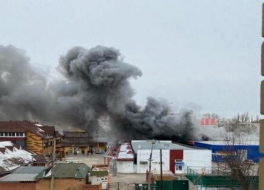 Названа предварительная причина пожара на Качинском рынке в Волгограде