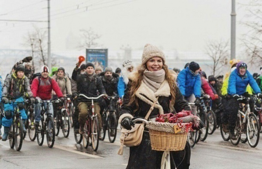 Жители Волгограда решили отметить Старый Новый год на велосипедах