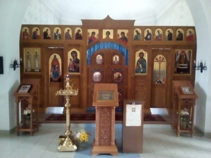 Замначальника камышинской колонии в компании зека заработал на батюшке