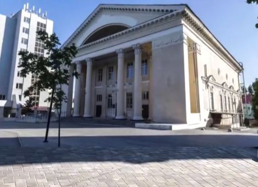 Изнанку проблемного многомиллионного ремонта в центре Волгограда показали строители