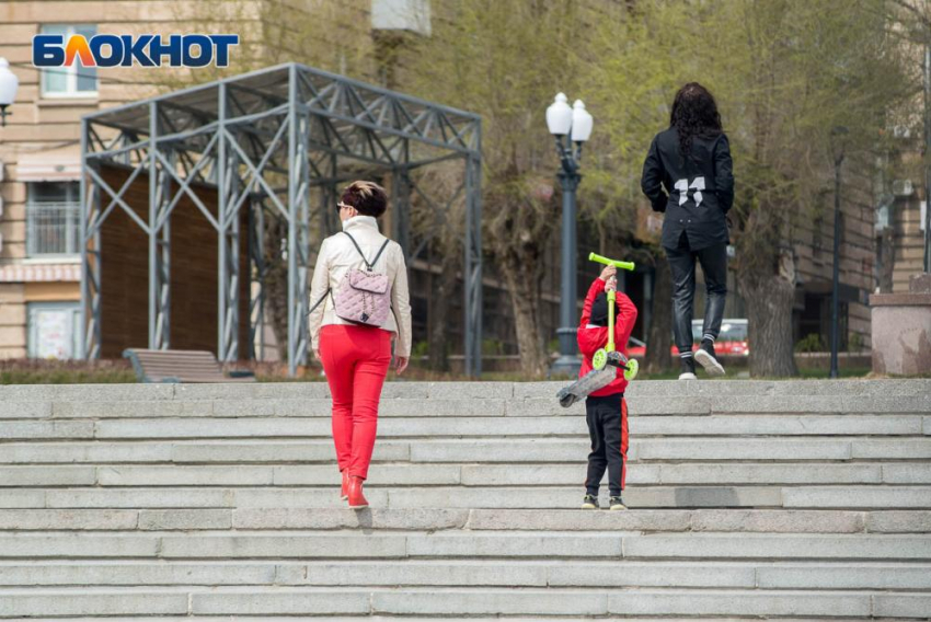 В Волгограде многодетную мать лишили детского пособия из-за отсутствия прописки