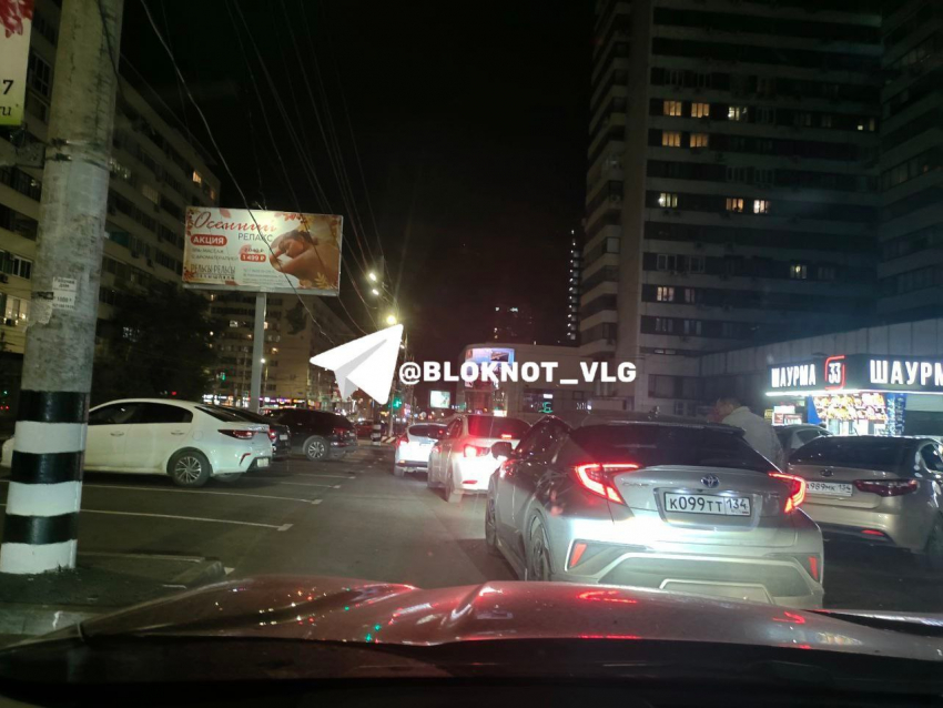 В парковочный капкан попали волгоградцы у ТЦ «Пирамида» после введения платы за парковку