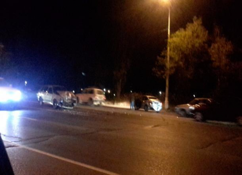 На юге Волгограда произошло массовое ДТП