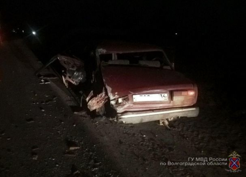 Фура DAF влетела в сломавшуюся на трассе «семерку» жителя Волгоградской области