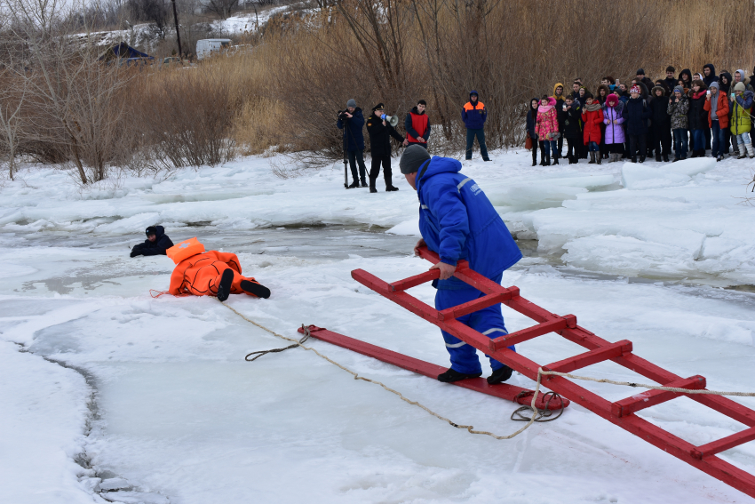 В Волгоградской области проходят рейды на замерзших водоемах