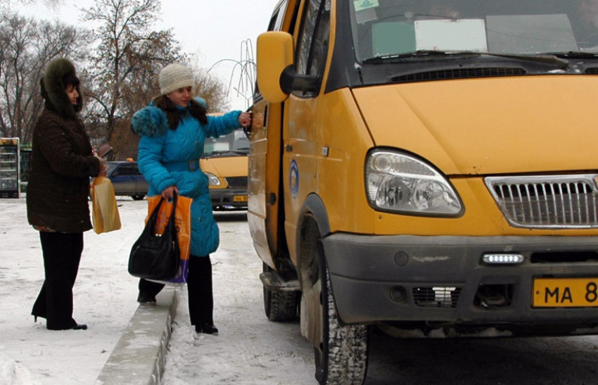 В Волгограде маршрутчик, прищемивший пассажирку дверью, заплатит по суду