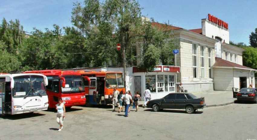 В Волгограде возле автовокзала появятся скамейки, газон и тротуары