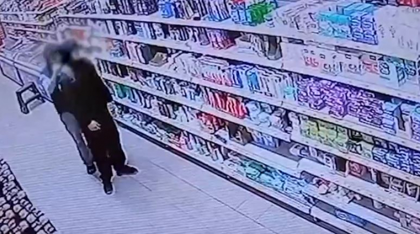 Напавшие на мужчину в автобусе подростки попались на краже продуктов