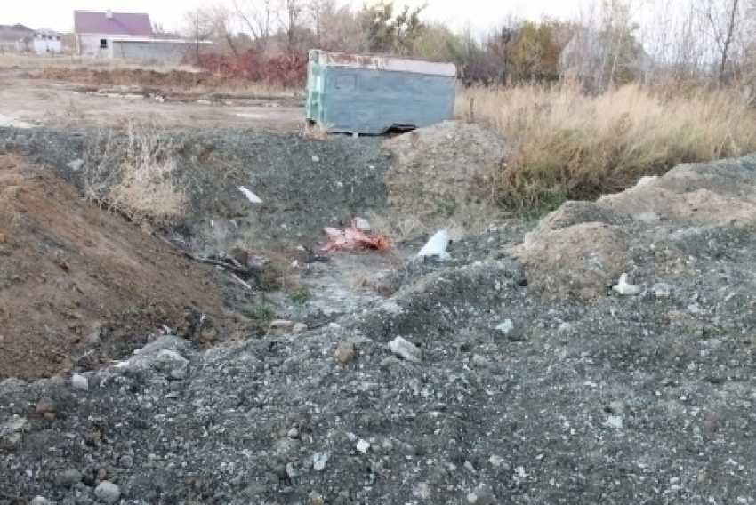 В Волгограде многодетным семьям выделили участок с прудом нечистот