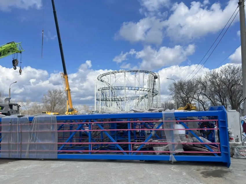 Из Китая в Волгоград прибыли новые аттракционы для парка в Красноармейской районе