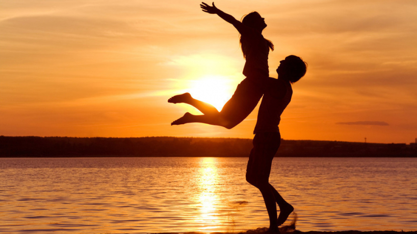 В Волжском 18-летний из-за ссоры с возлюбленной спрыгнул с балкона 5 этажа