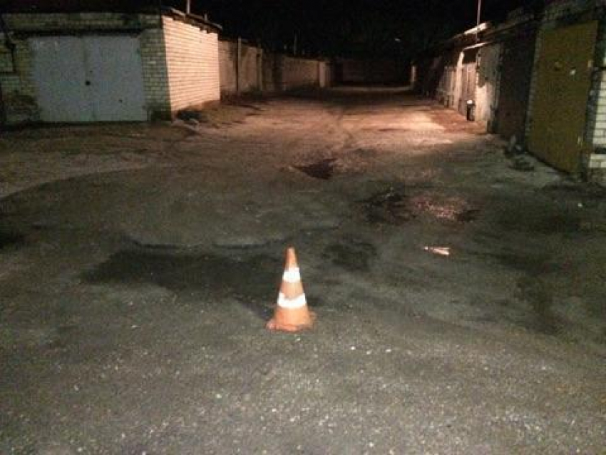 На юге Волгограда водитель иномарки сбил сторожа и скрылся