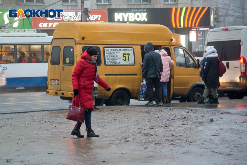 На борьбу с гололедом в Волгограде бросили весь резерв спецтехники