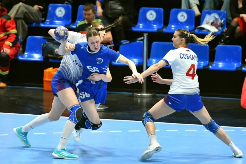 «Динамо-Синара» и ЦСКА позабавили публику