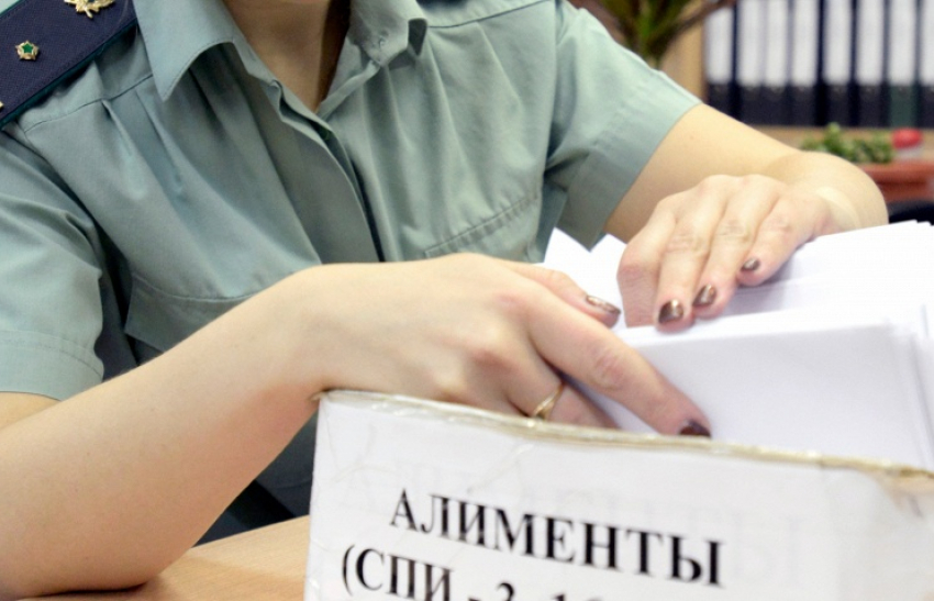 "Любящей» матери из Волгоградской области грозит колония за долг по алиментам в полмиллиона 