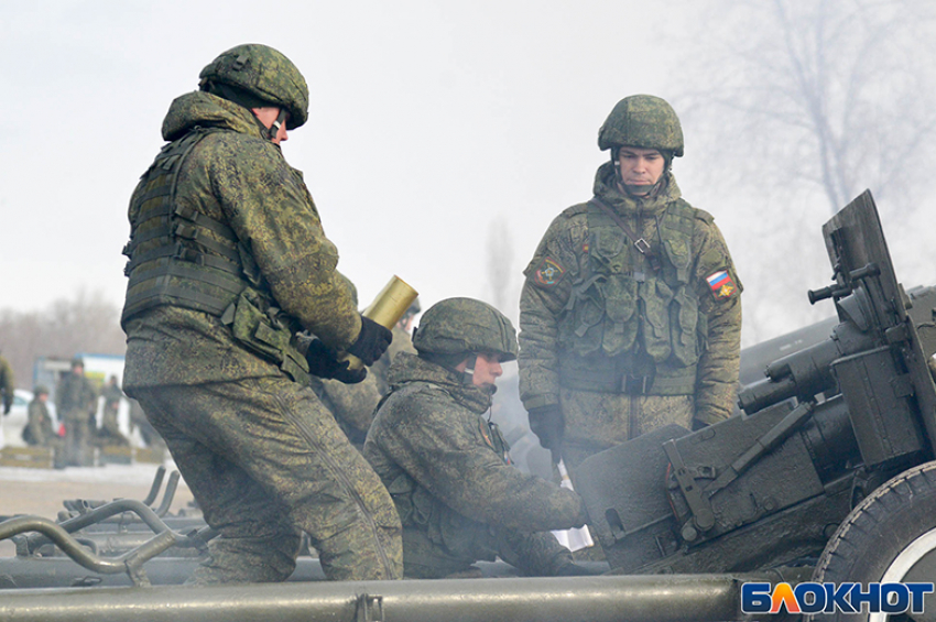 Под Волгоградом военные провели артиллерийскую подготовку