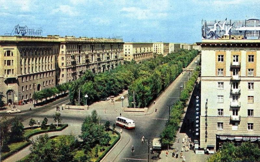 Календарь: 11 июля 1965 года – Волгограду официально вручили Золотую Звезду города – героя