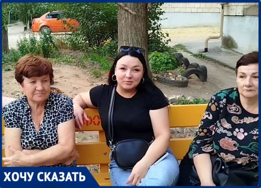 «Здесь только мусор и собаки»: на жуткий двор пожаловались на юге Волгограда 