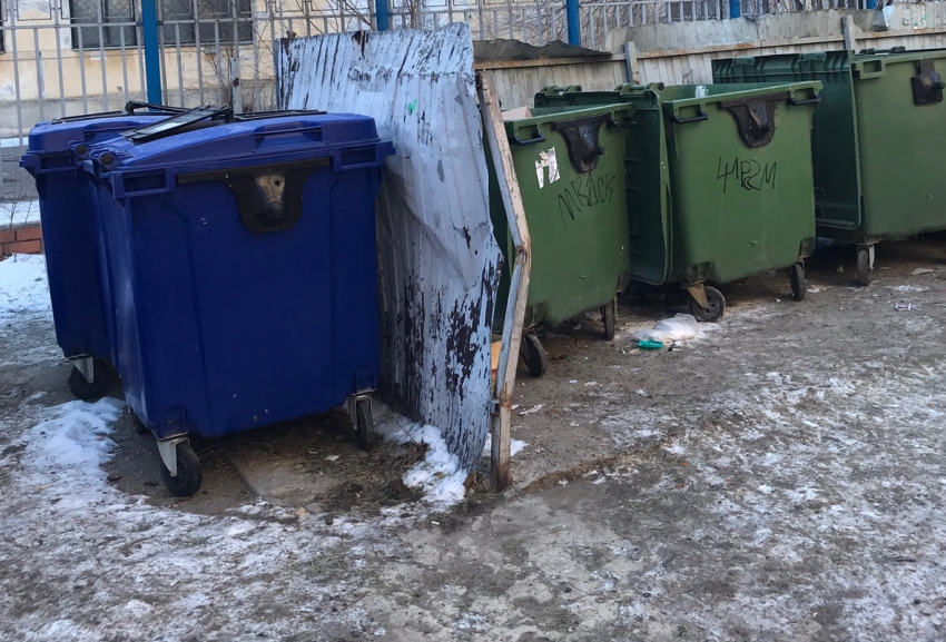Рабочие-мусорщики высмеяли волгоградку за разделение отходов