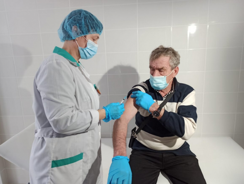 Волгоградский облздрав снял с себя ответственность за успешность вакцинации 30% населения