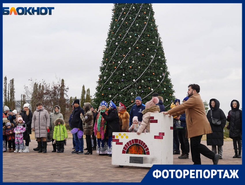 В ЦПКиО дети вместо санок оседлали печки: зимнее представление-интерактив 