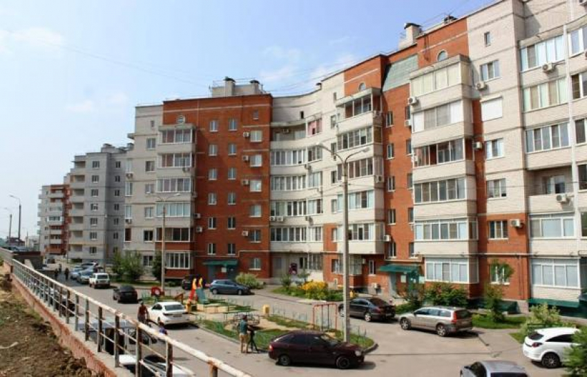 Волгоградские чиновники проверили ступеньки в 145 жилых домах