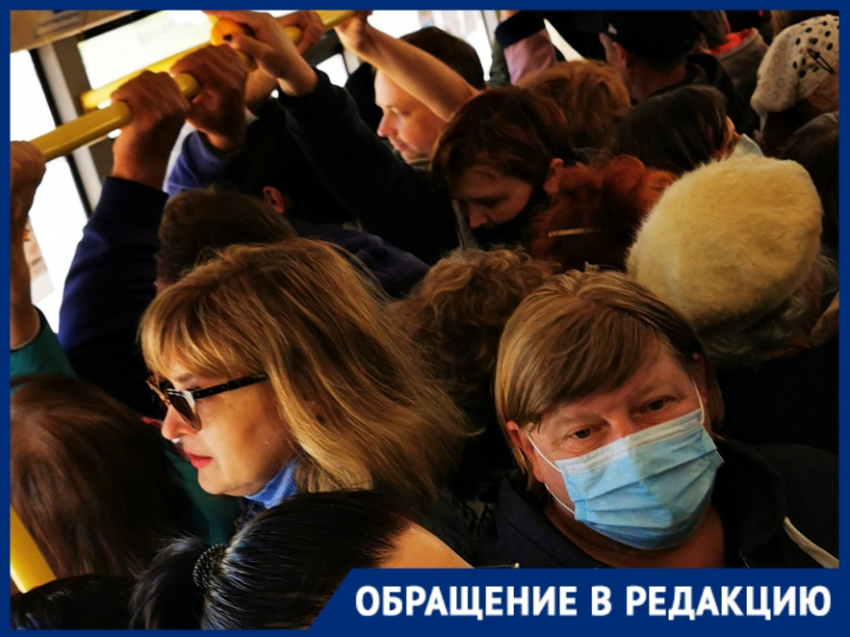 В Волгограде на Радоницу сняли на видео жуткую давку в автобусе №88