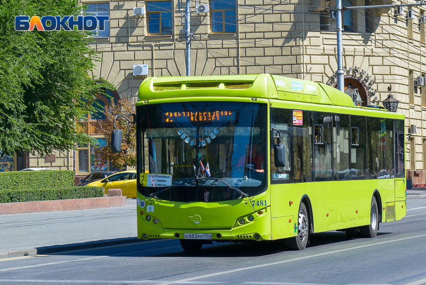 Двое пассажиров попали в больницу 2 сентября после падения в автобусах Волгограда и Волжского