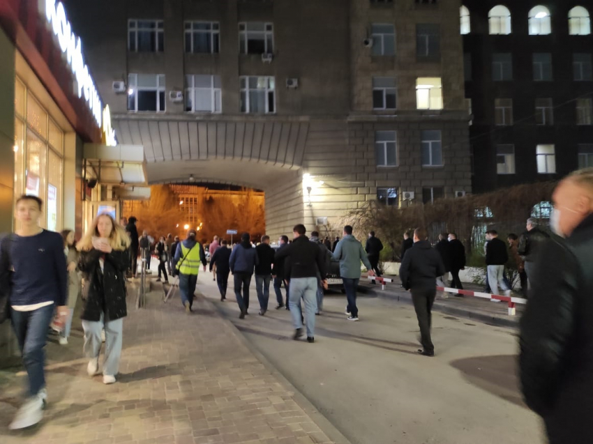 Колонна митингующих направилась к Волгоградскому областному суду