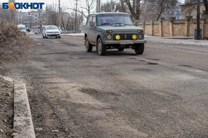 Сроки ремонта волгоградских дорог не смогли назвать в мэрии