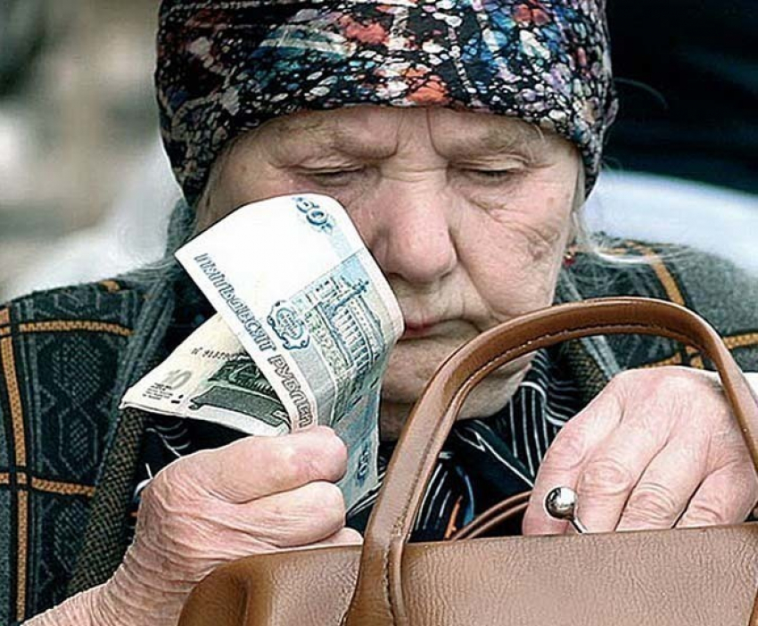 Мошенники продолжают обманывать пенсионеров Волгоградской области