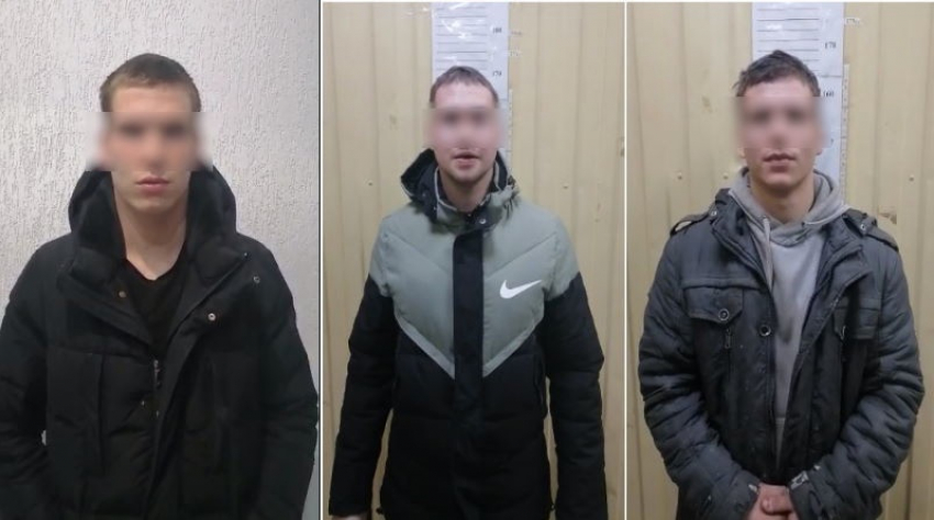 В Волгограде задержали троих расклейщиков объявлений из Саратова