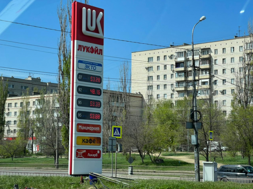 Цены на бензин «заморозили» в Волгограде