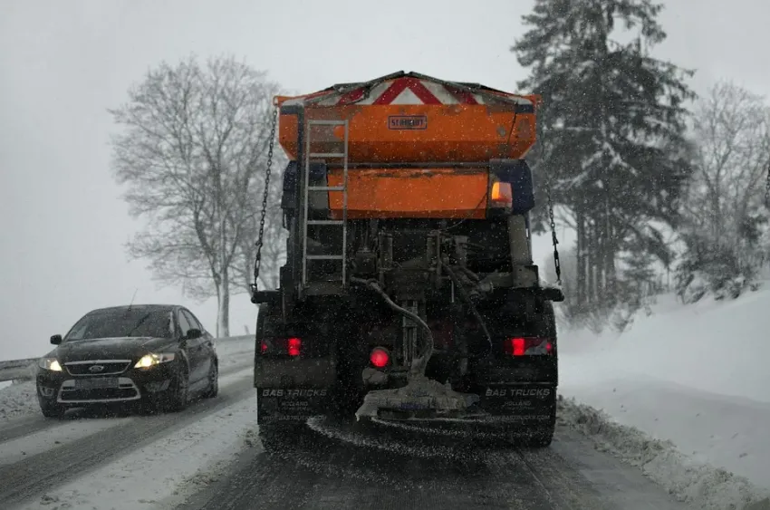 Мэрия Волгограда отчиталась о ночной расчистке дорог от снега