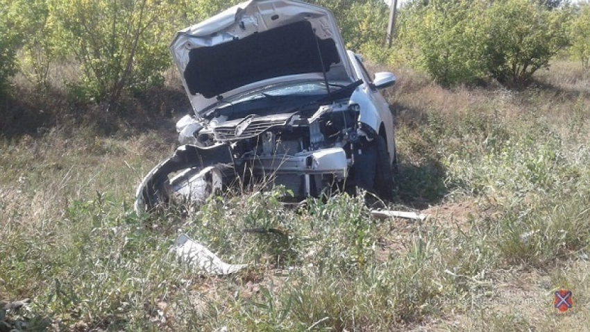 Renault протаранил Lada: трое пассажиров пострадали под Волгоградом