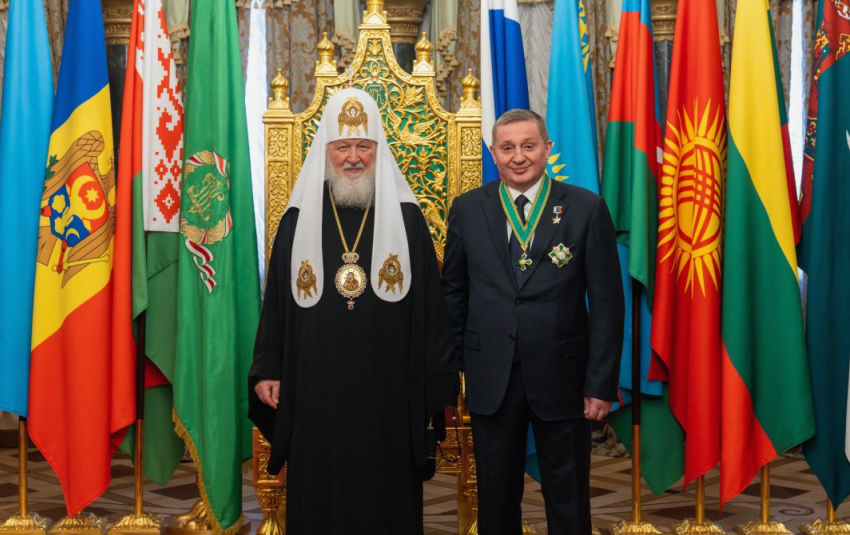 Патриарх Кирилл наградил орденом губернатора Андрея Бочарова