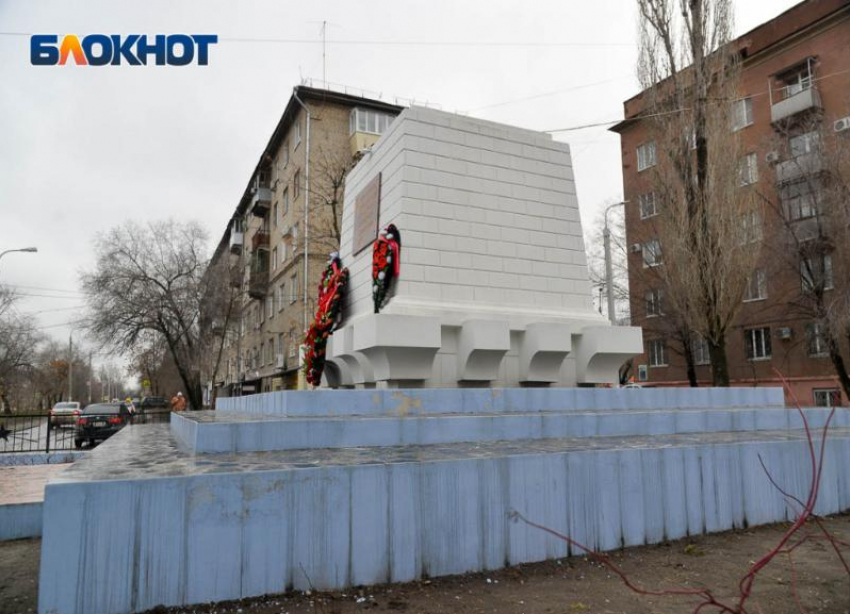 В Волгограде после ремонта за 2 млн рублей развалилась братская могила защитников Сталинграда