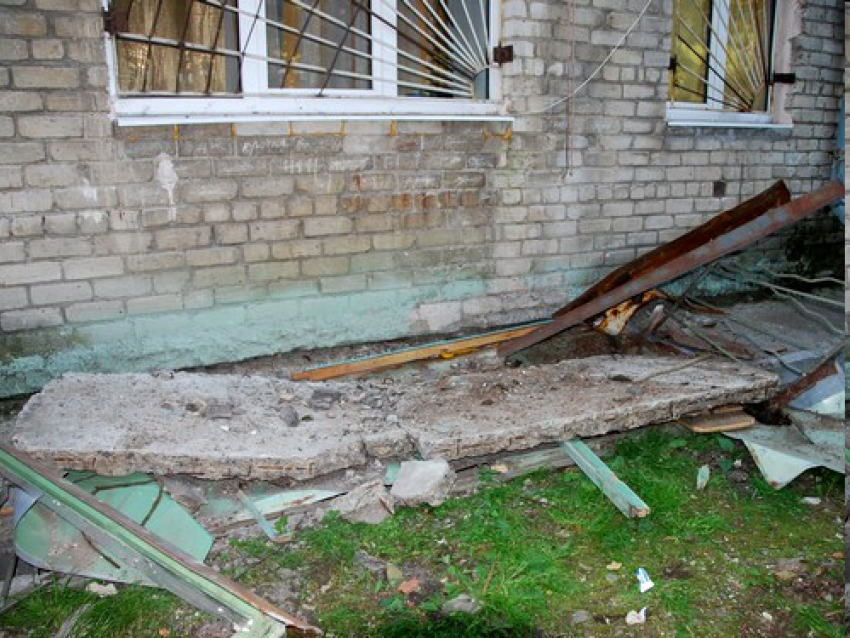 Под Волгоградом в жилом доме обвалился балкон 5 этажа: 1 погиб