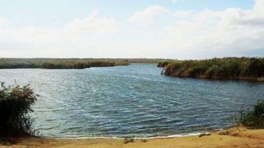 Следователи по ДНК устанавливают личность погибшего на озере в Волгограде