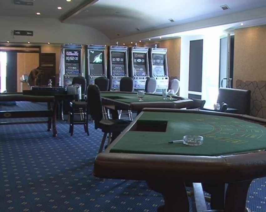 Волгоградские полицейские прикрыли подпольное казино в частном доме